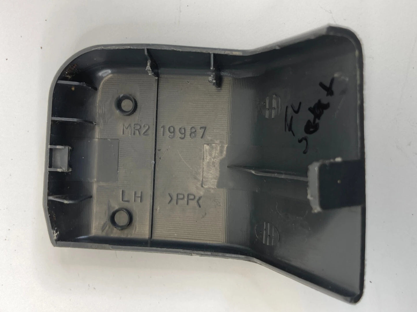 97-04 MITSUBISHI MONTERO SPORT FRONT DRIVER SEAT FRONT LEFT SIDE TRACK END COVER