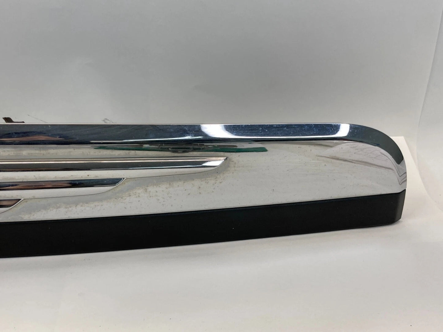 2008-2010 CHRYSLER TOWN & COUNTRY REAR LIFTGATE HANDLE MOLDING TRIM 05109538AC