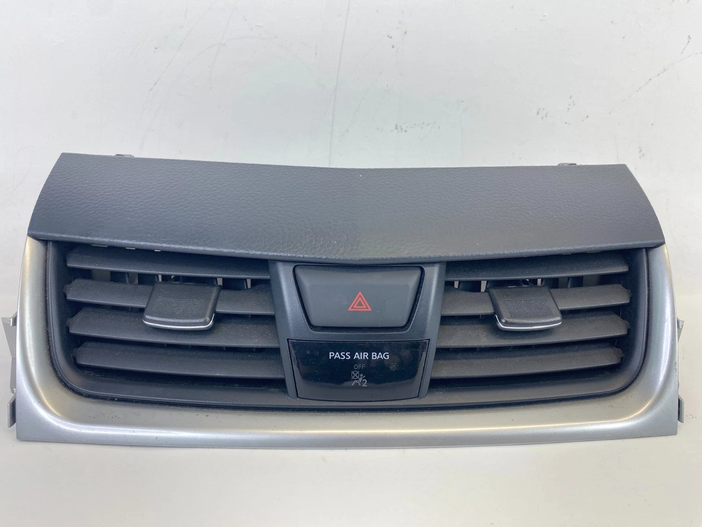 2016-2018 Nissan Altima Dash Center A/C Air Vent Grille Trim Panel 68750-9HS0A