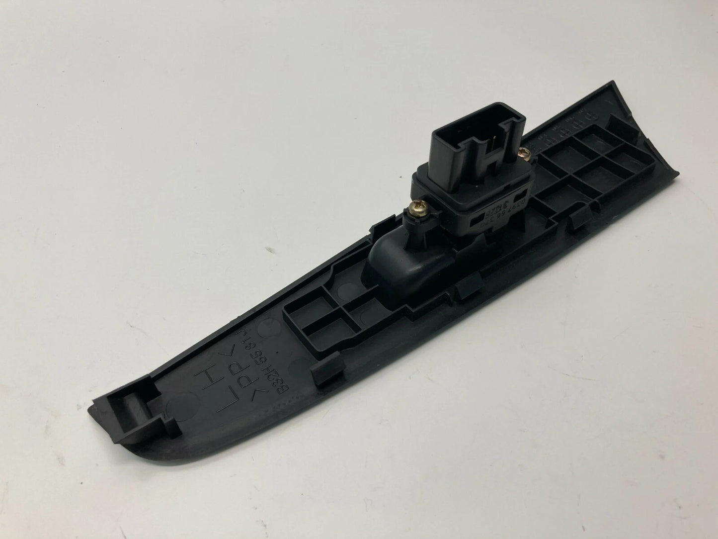 2004-2009 MAZDA 3 MAZDA3 REAR LEFT SIDE DOOR POWER WINDOW SWITCH B32H5581J OEM