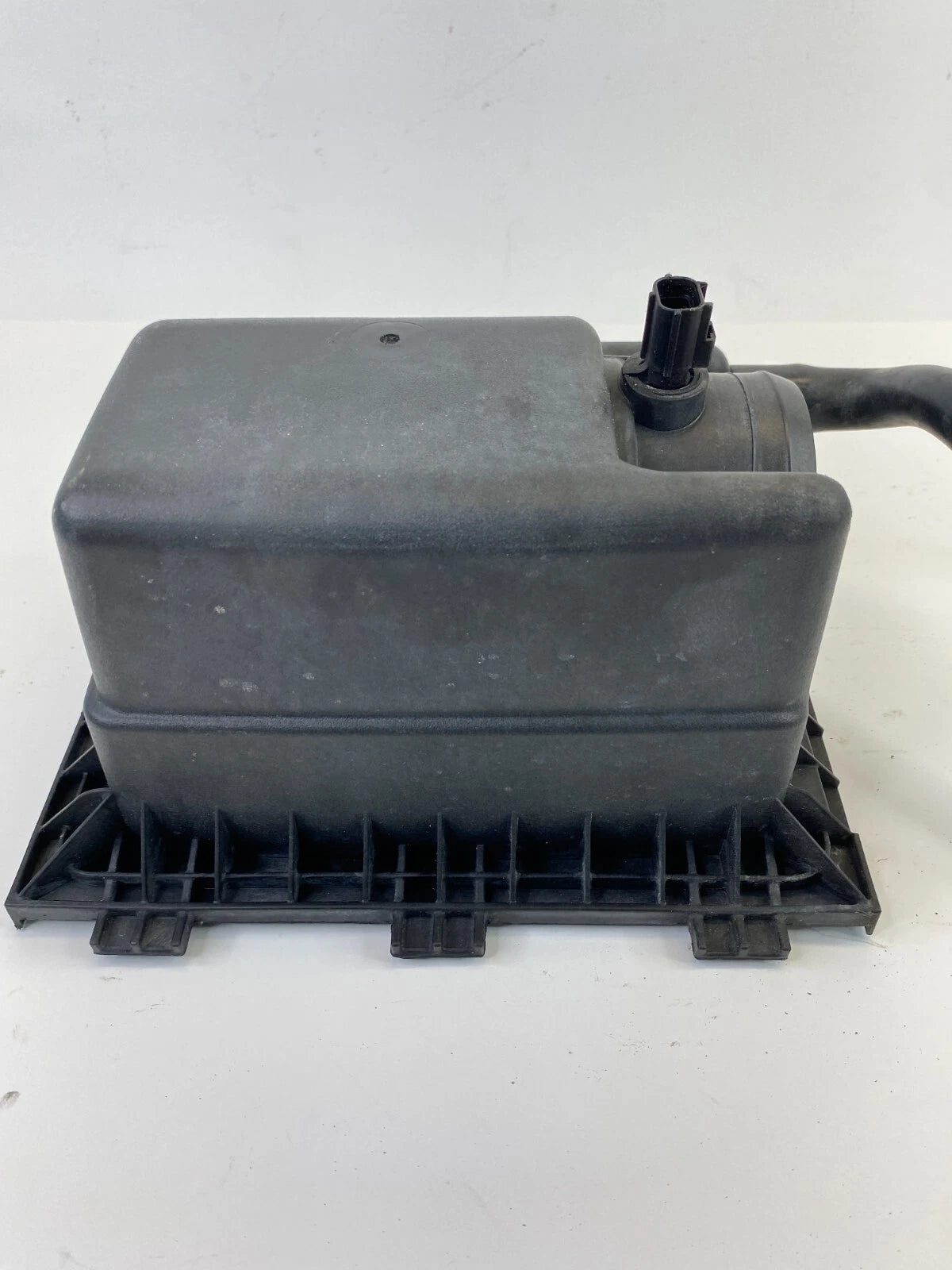 2009 2010 DODGE JOURNEY 2.4L AIR CLEANER FILTER BOX UPPER HOUSING COVER UNIT OEM