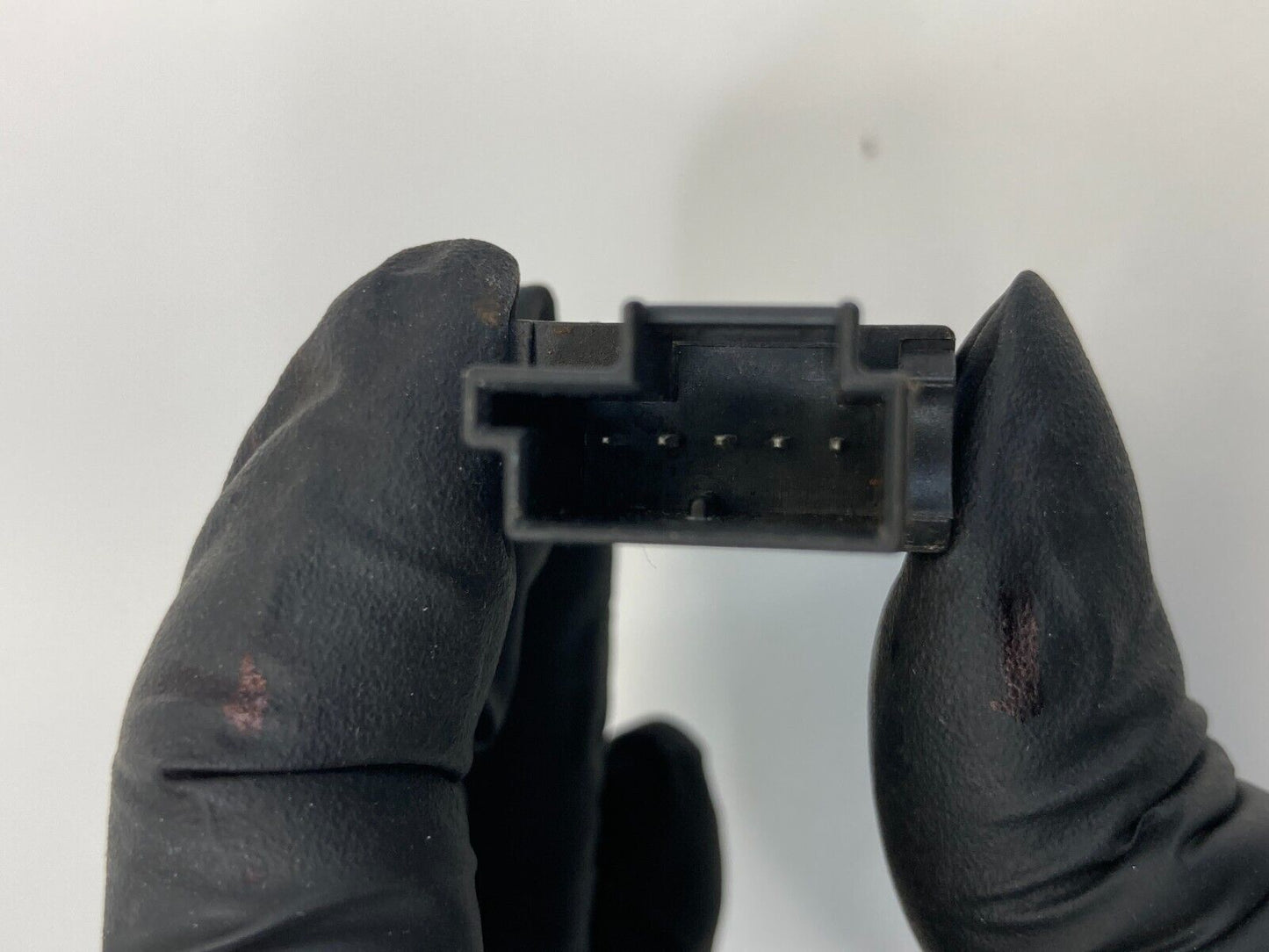 2011 Buick Regal Center Console AUX Jack Port Socket 13317917 OEM