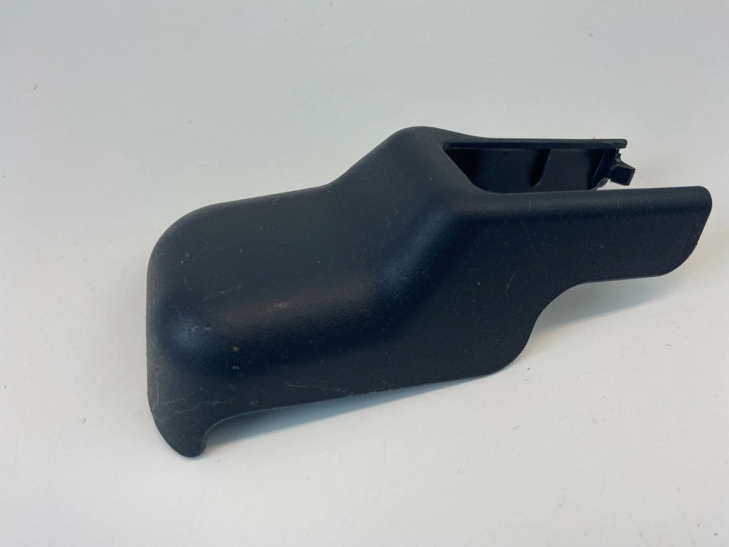 2002-2007 SUBARU IMPREZA LEFT SIDE SEAT TRACK BOLT COVER TRIM OUTER 64115FE250