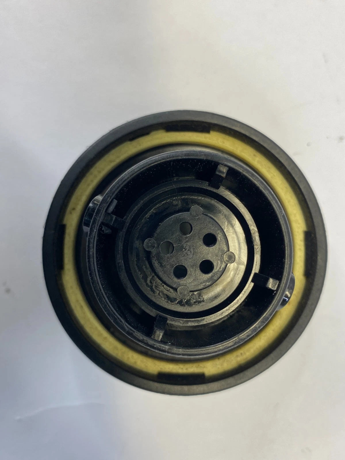 2003 04 05 06 07 2008 PONTIAC VIBE FUEL TANK FILLER GAS CAP OEM