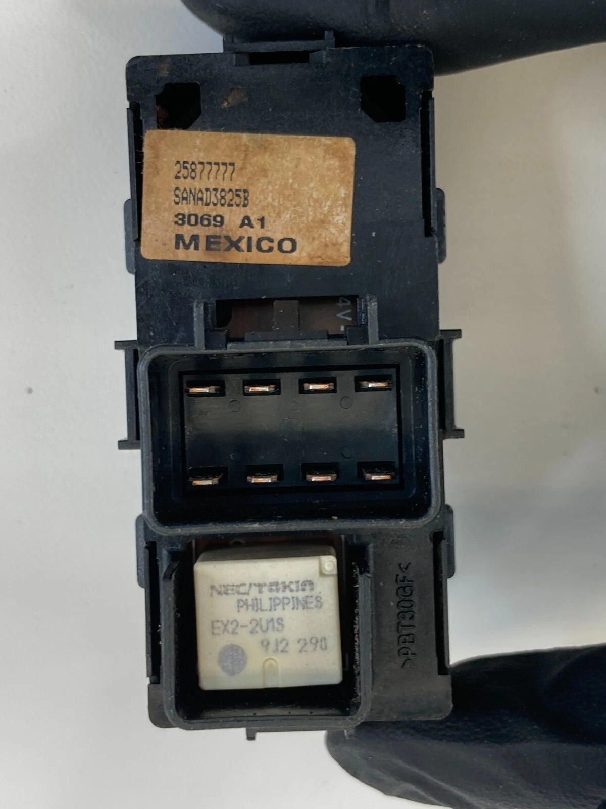 2009-2017 CHEVROLET TRAVERSE REAR DOOR WINDOW CONTROL SWITCH 25877777 OEM