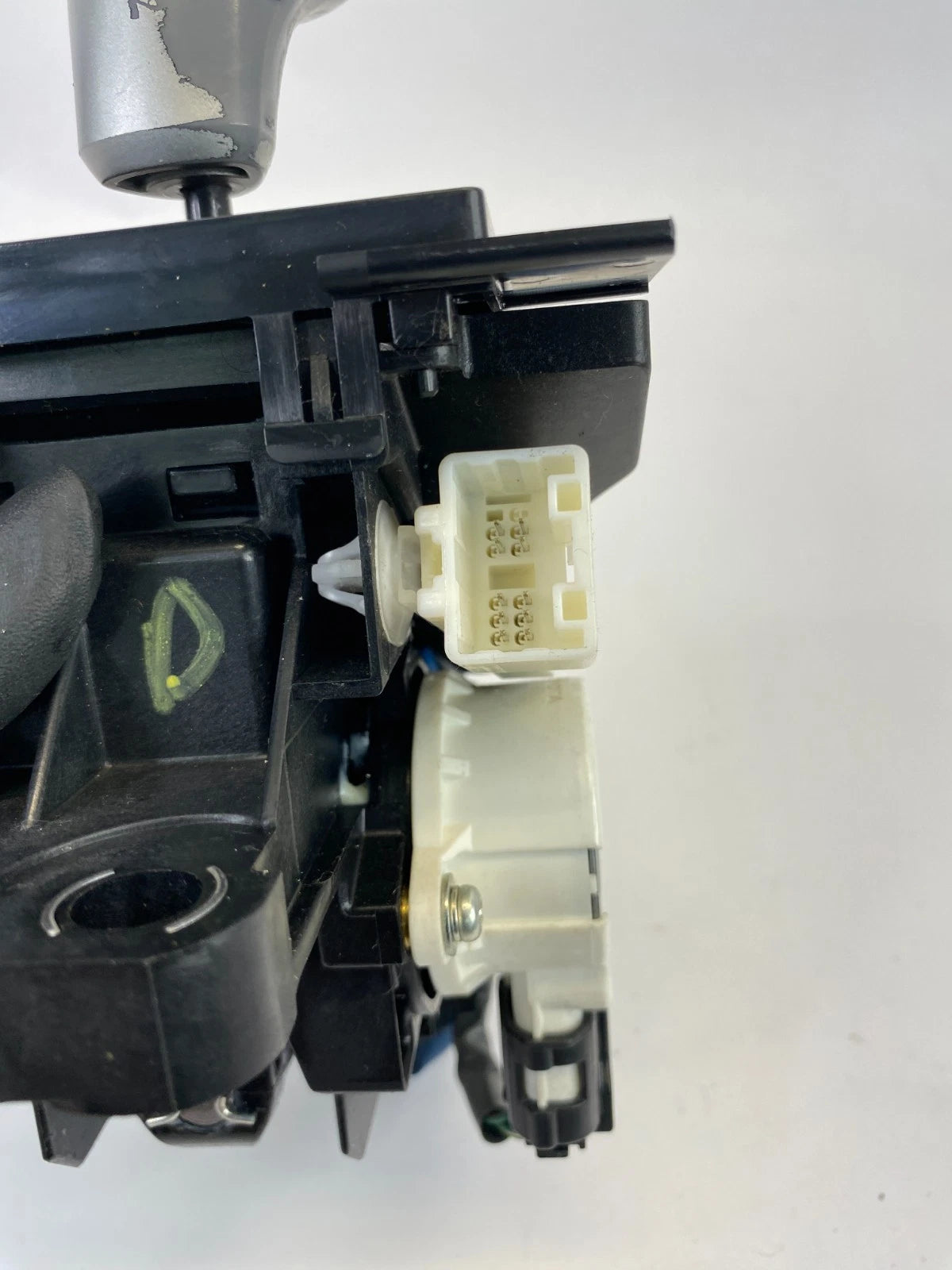 2010-2015 TOYOTA PRIUS AUTO TRANS GEAR SHIFTER LEVER SELECTOR ASSY 75C583 OEM