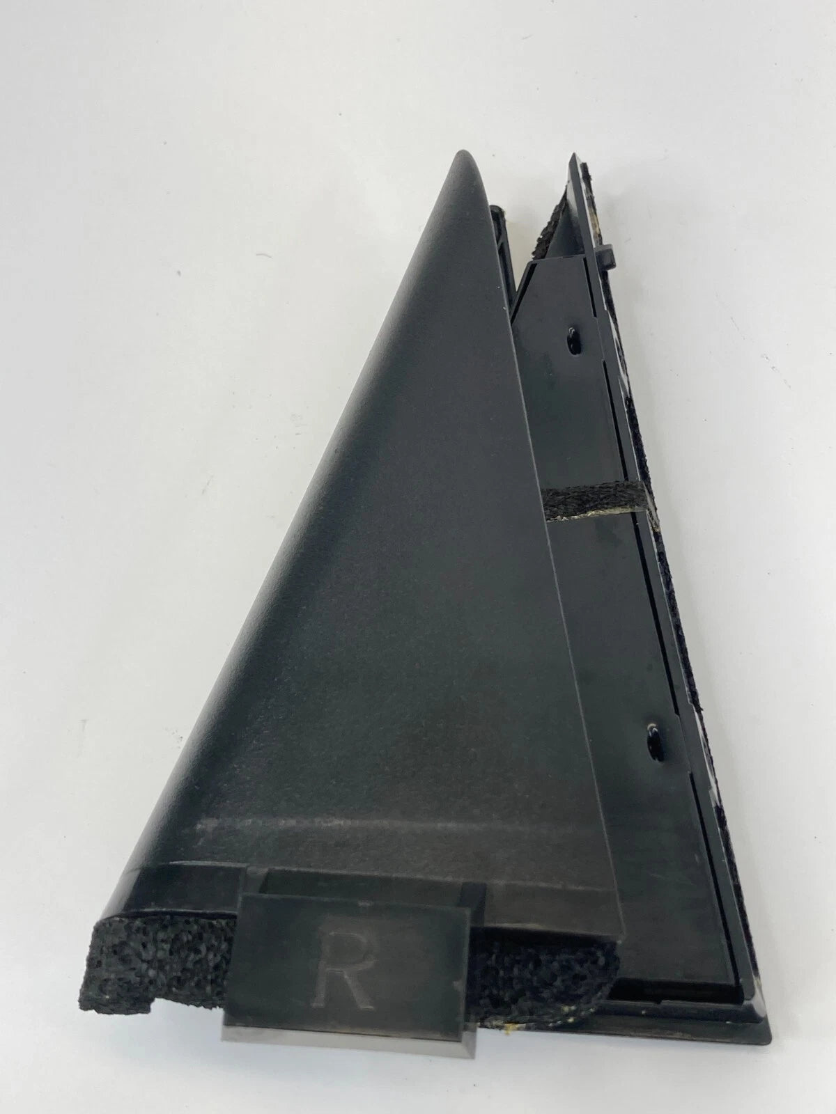 2008-2013 NISSAN ROGUE REAR RIGHT SIDE DOOR CORNER WINDOW GLASS COVER TRIM