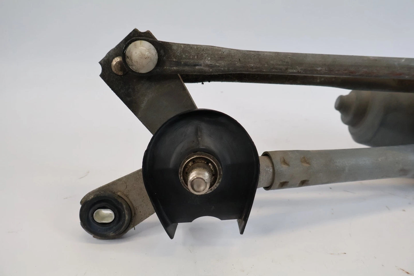 2007-2012 TOYOTA YARIS SEDAN FRONT WINDSHIELD WIPER MOTOR W/ LINKAGE 85110-52440