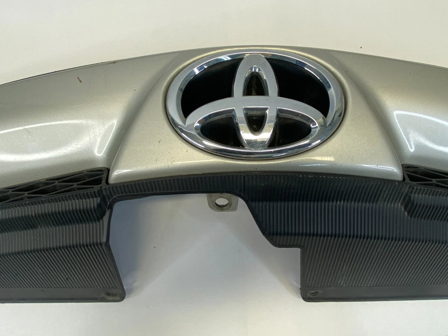 2006-2010 TOYOTA SIENNA FRONT BUMPER RADIATOR UPPER GRILL GRILLE 53101-AE050 OEM