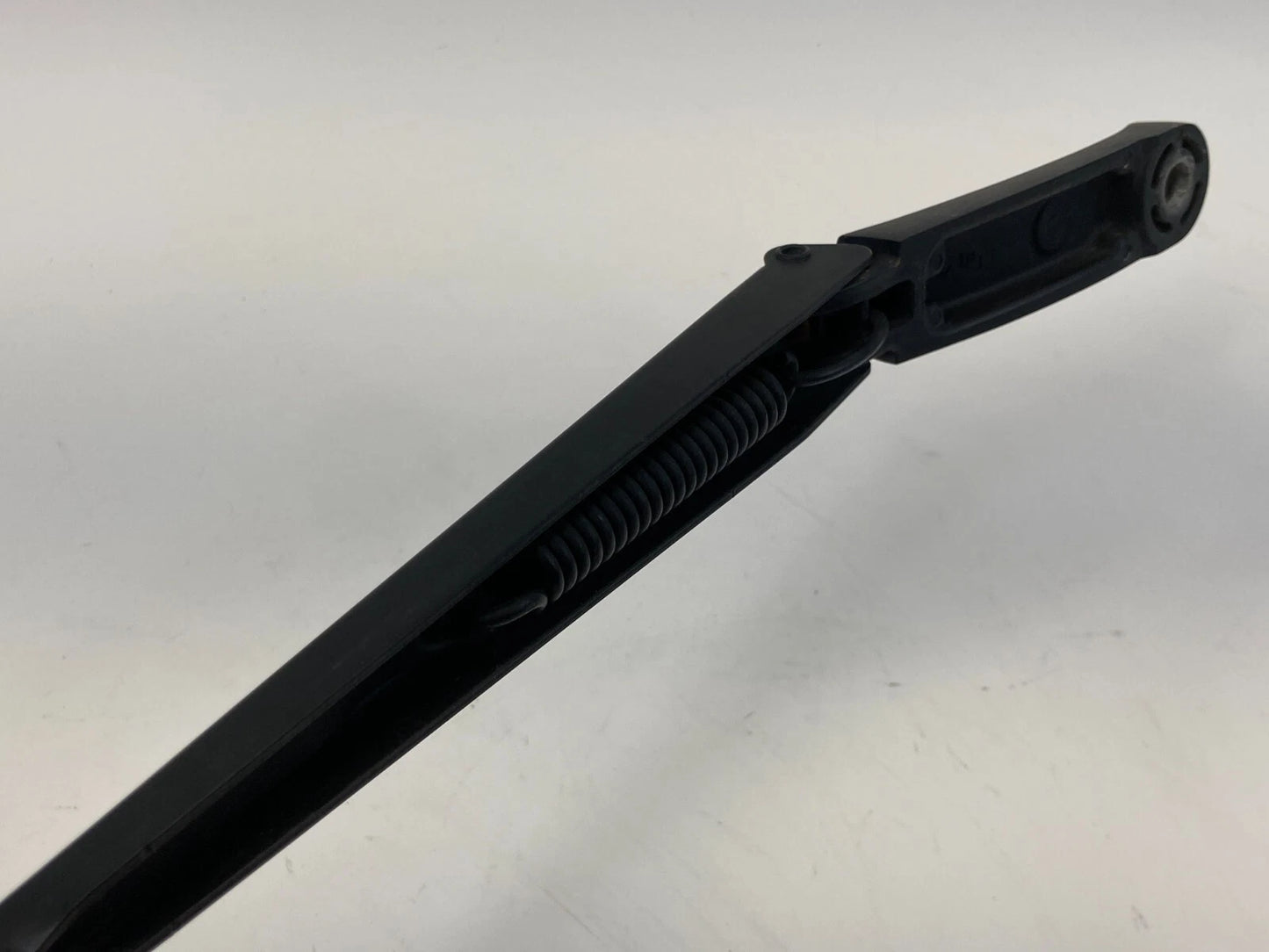 2009-2012 VOLKSWAGEN CC FRONT RIGHT WINDSHIELD WIPER ARM HOLDER UNIT OEM FACTORY