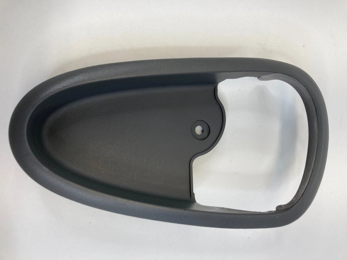 99-05 PONTIAC GRAND AM SEDAN REAR RIGHT INNER DOOR HANDLE COVER BEZEL 22617660