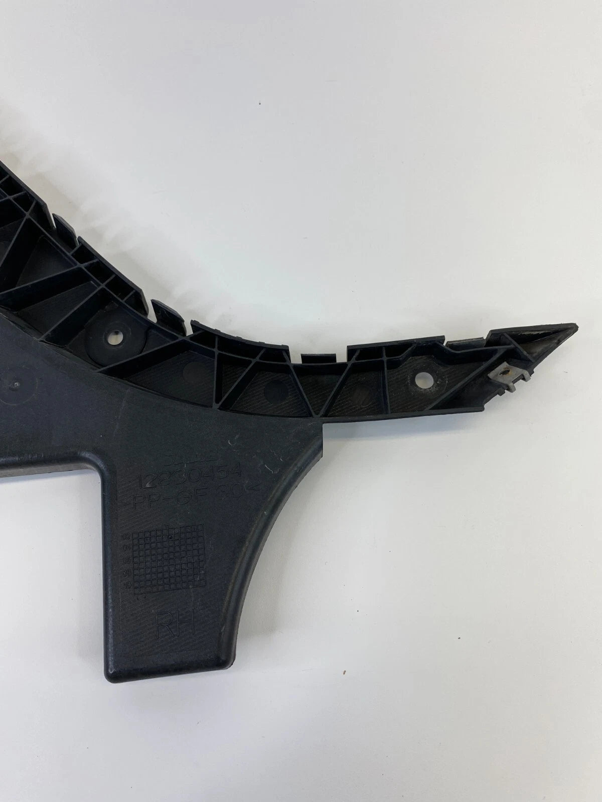 2004-2011 SAAB 9-3 93 REAR RIGHT OUTER BRACKET SIDE SUPPORT BUMPER RETAINER OEM