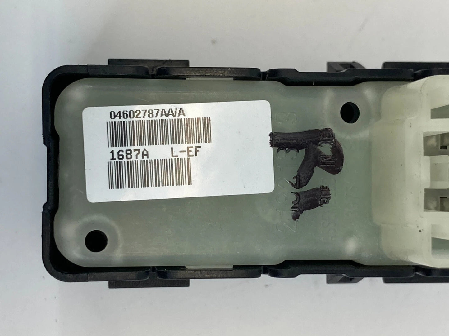 2007-2010 CHRYSLER 300 REAR LEFT SIDE DOOR WINDOW BUTTON SWITCH 04602787AA OEM
