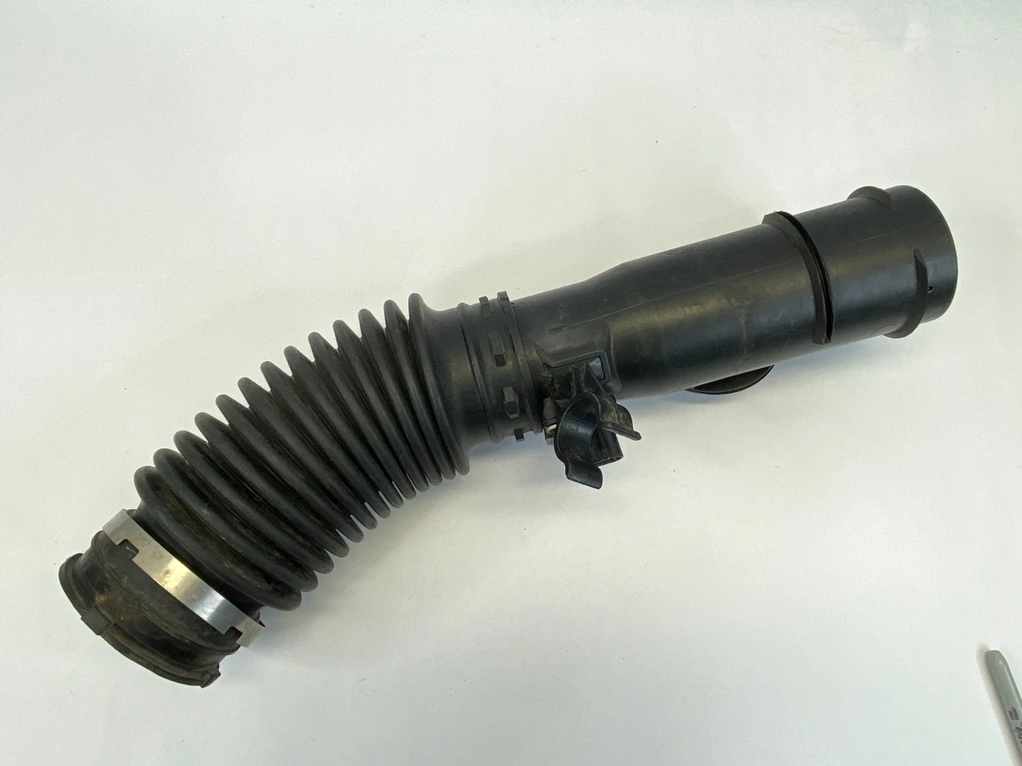 2006 2007 CHEVROLET TRAILBLAZER 4.2L L6 AIR CLEANER OUTLET DUCT TUBE W/ MAF OEM