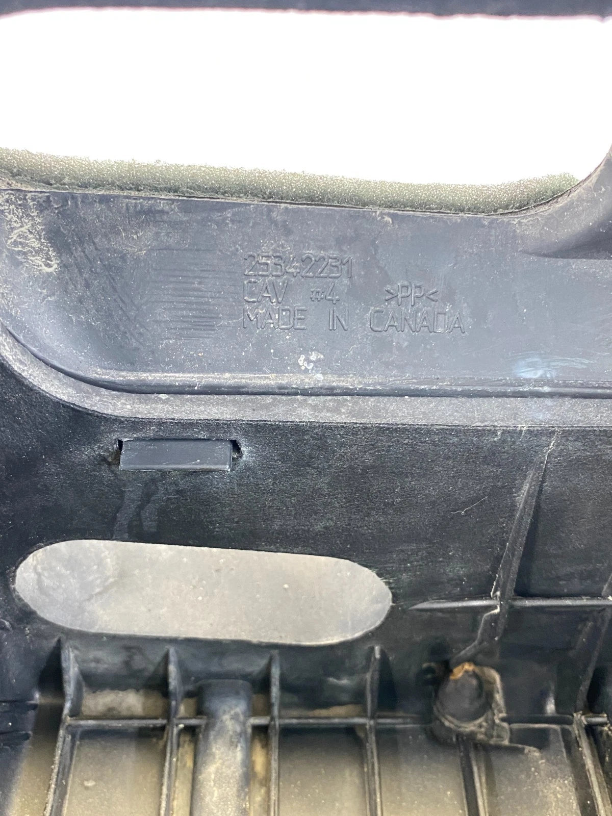 00-09 CHEVY TAHOE YUKON 5.3L AIR INTAKE CLEANER FILTER BOX UPPER COVER ASSY OEM