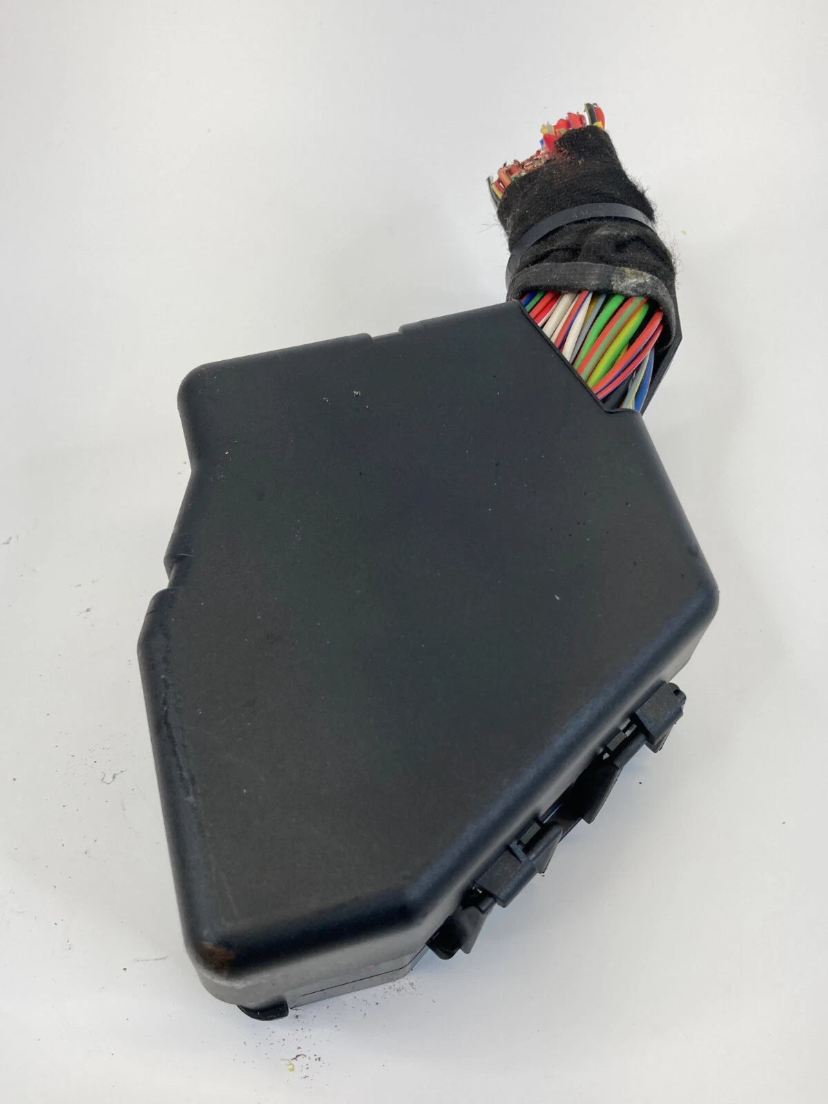 1998-2004 AUDI A6 QUATTRO A6 2.8L A/T DASH SIDE FUSE RELAY BOX ASSEMBLY OEM