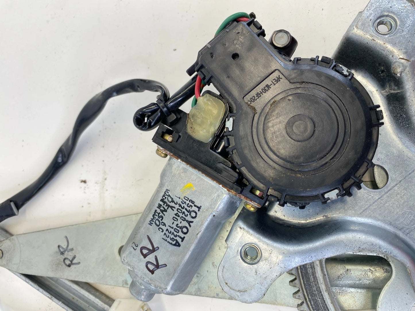 1998-2005 LEXUS GS300 REAR RIGHT SIDE DOOR WINDOW MOTOR REGULATOR 85720-30291