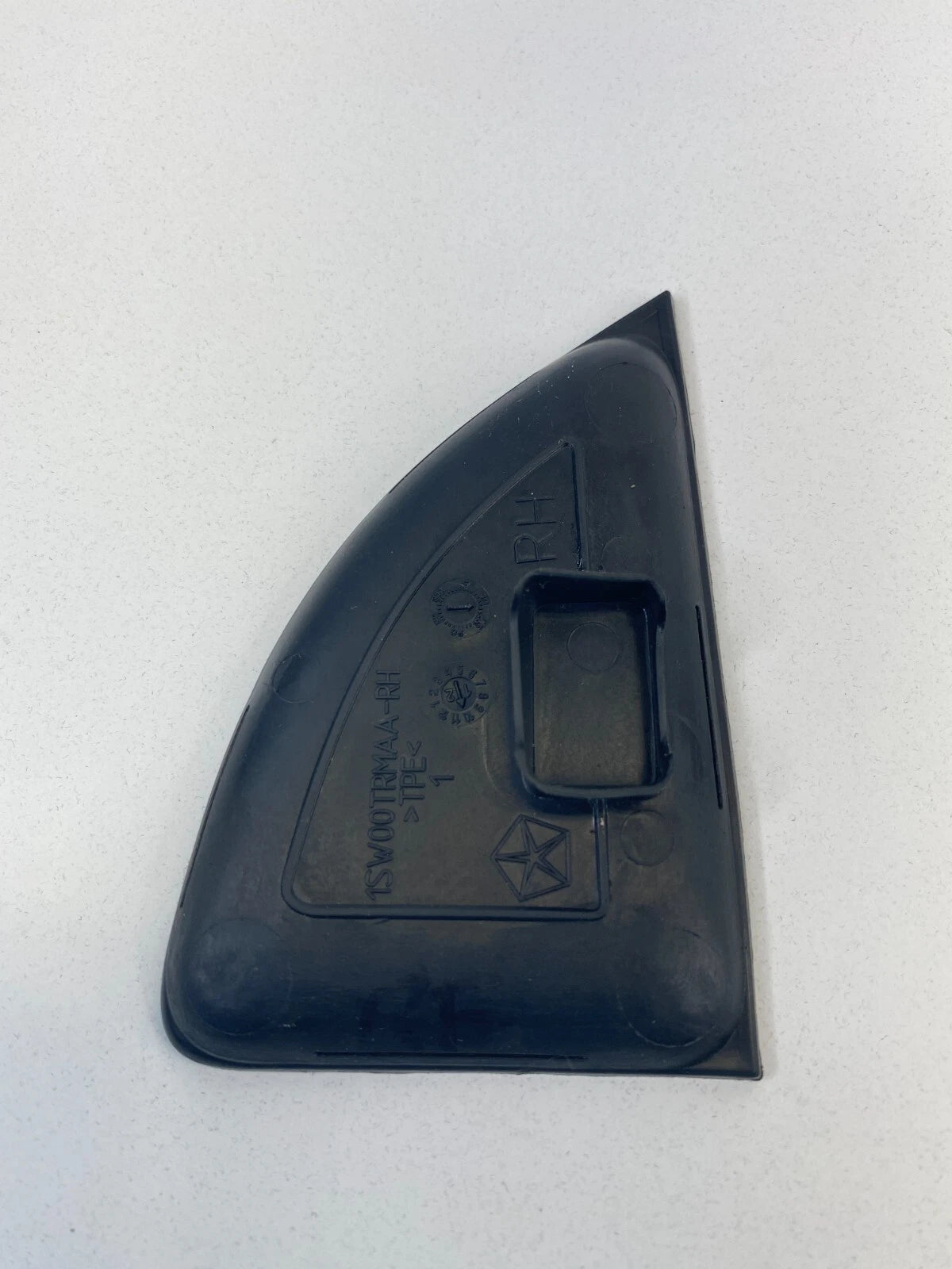 2013-2016 DODGE DART REAR RIGHT DOOR PULL RUBBER COVER MAT 1SW00TRMAA