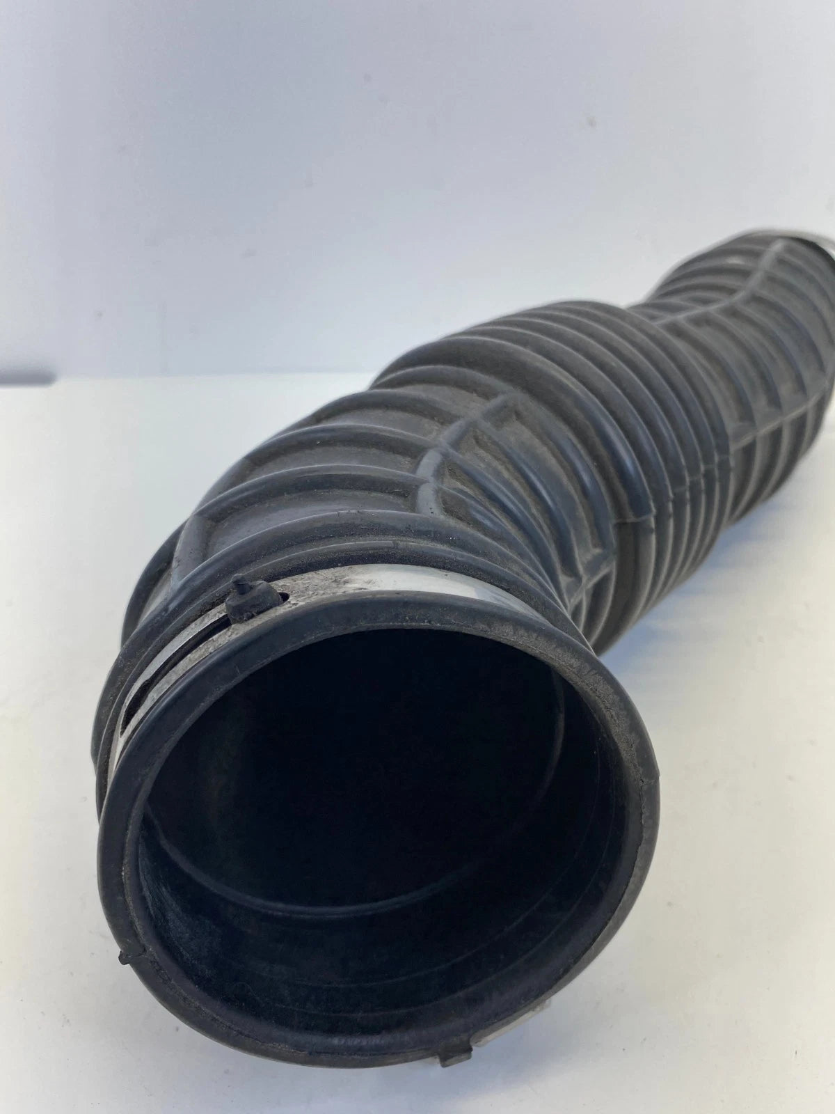 05-10 CHRYSLER 300 DODGE CHARGER MAGNUM 2.7L AIR INTAKE HOSE TUBE 04591866AB OEM
