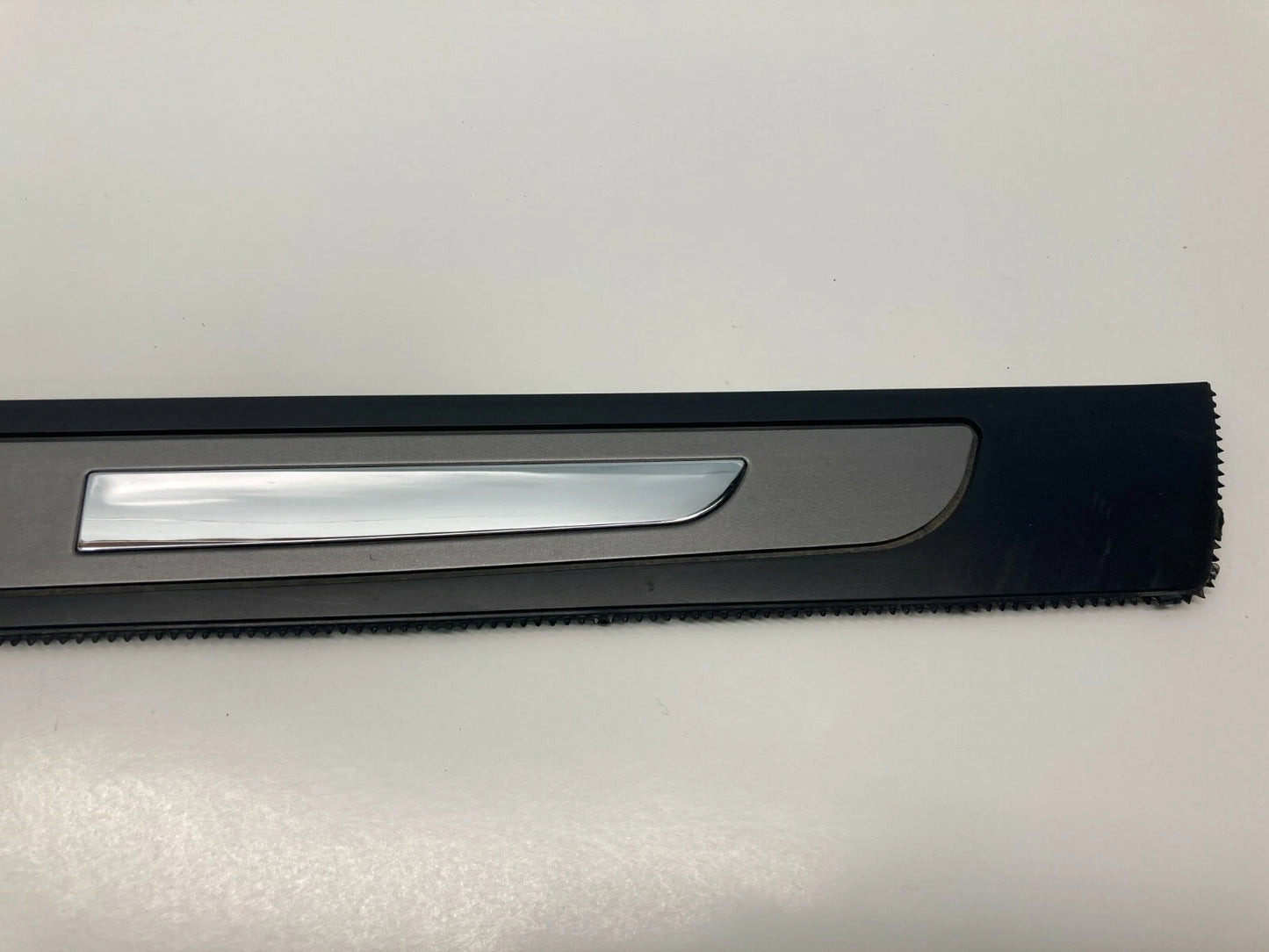 2002-2005 BMW 745LI REAR RIGHT SIDE DOOR SILL SCUFF STEP PLATE PANEL 7007398