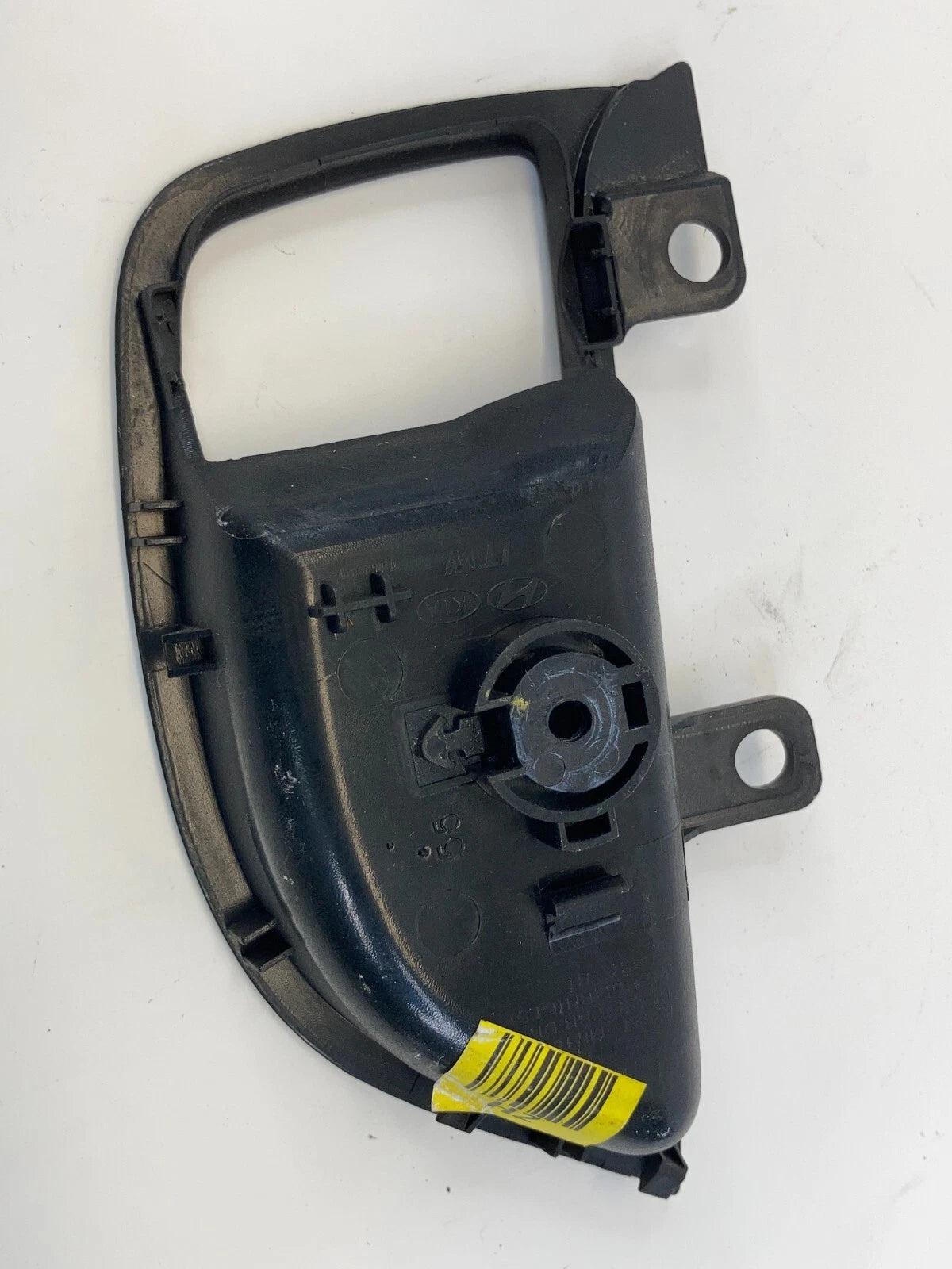 2011-2016 HYUNDAI ELANTRA REAR RIGHT INNER DOOR HANDLE BEZEL COVER 83621-MD100