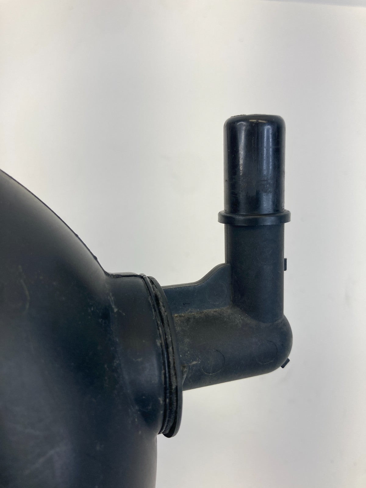 2013-2018 Ford C-Max Hybrid 2.0L Air Cleaner Hose Tube Duct DG93-9R504-AB OEM