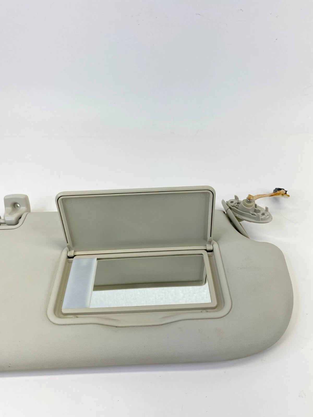 2012-2015 FORD FOCUS ROOF FRONT RIGHT PASSENGER SUNVISOR SUN VISOR OEM