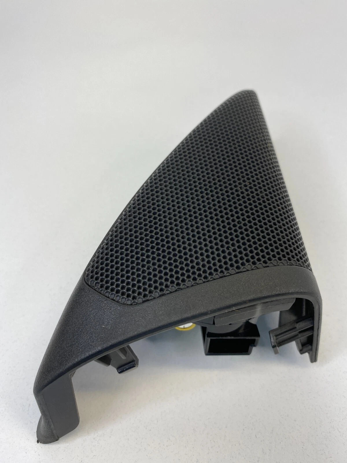 2011-2017 BUICK REGAL FRONT RIGHT DOOR CORNER COVER TRIM W TWEETER 13221965 OEM
