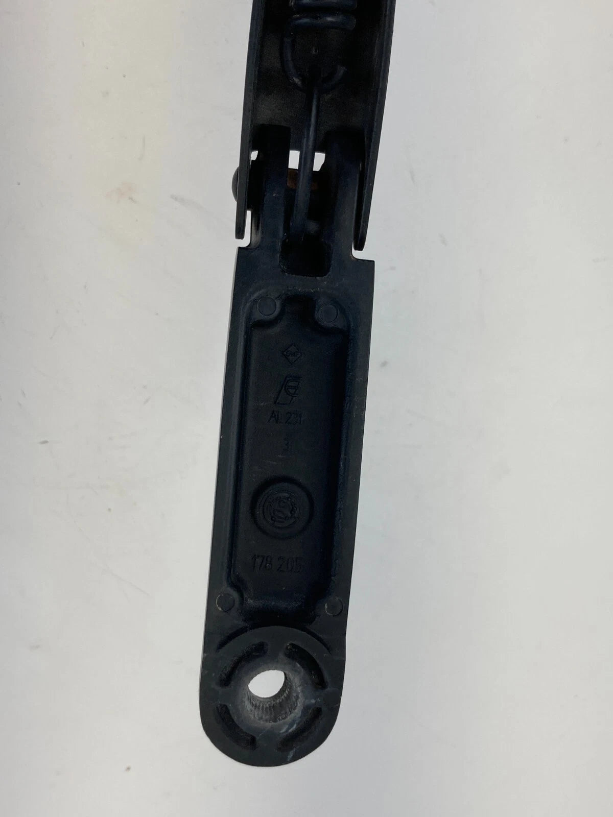 2009-2012 VOLKSWAGEN CC FRONT RIGHT WINDSHIELD WIPER ARM HOLDER UNIT OEM FACTORY