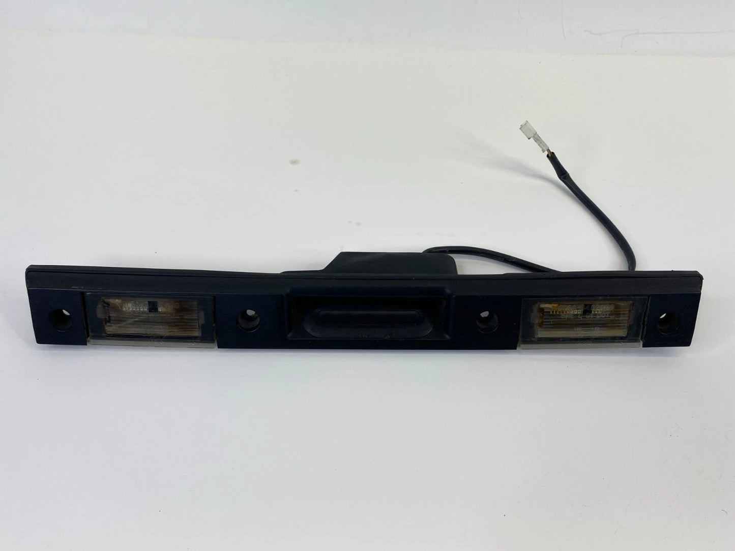 2003-2012 LAND ROVER RANGE ROVER REAR LICENSE PLATE LIGHT MOLDING ASSEMBLY OEM