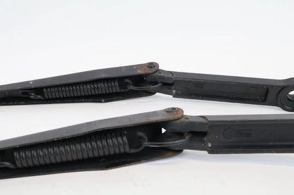 2002-2009 CHEVY TRAILBLAZER ENVOY FRONT WINDSHIELD WIPER ARMS PAIR LH & RH OEM