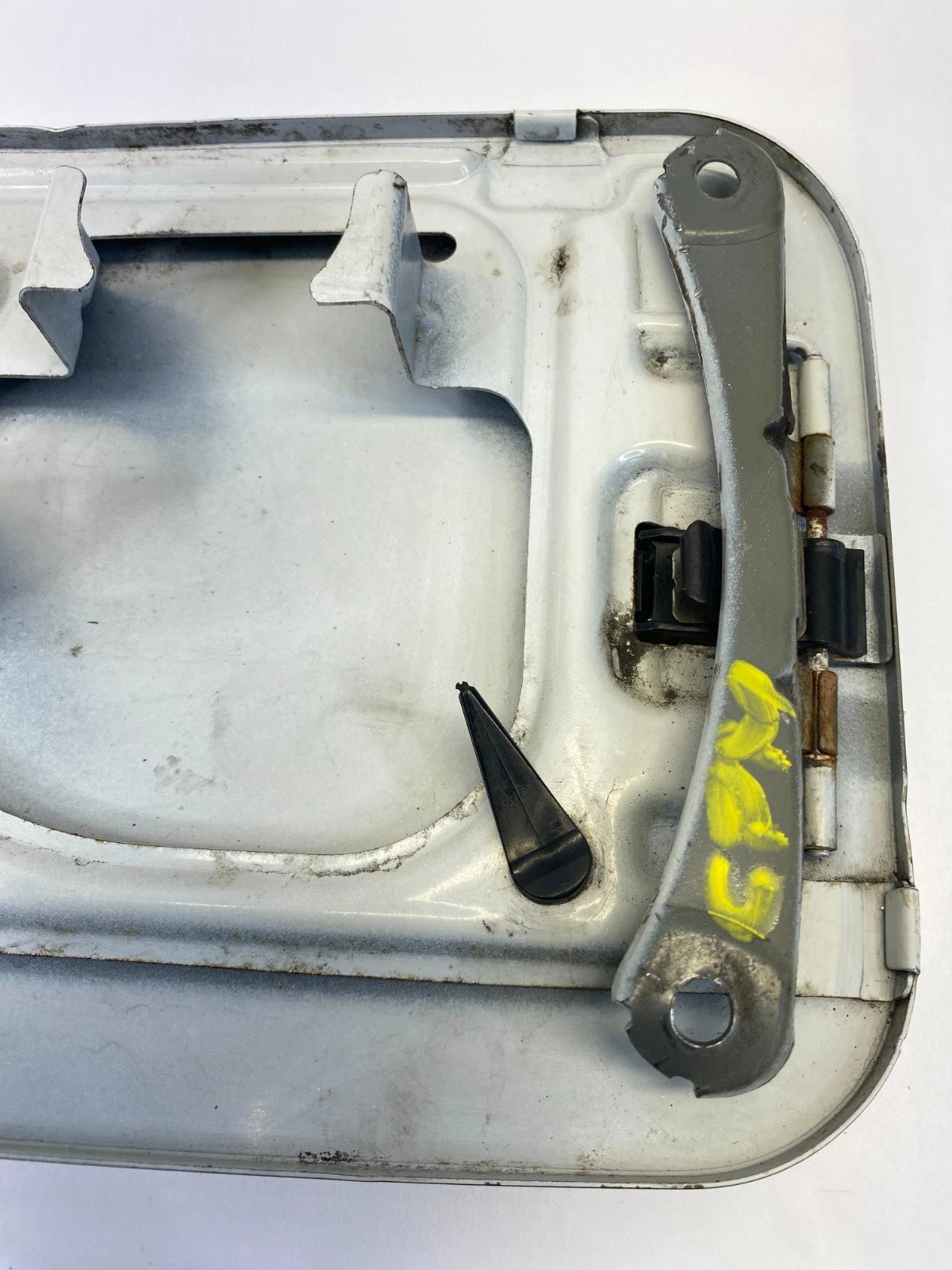 2003 04 05 06 07 2008 PONTIAC VIBE FUEL TANK FILLER GAS COVER LID OEM