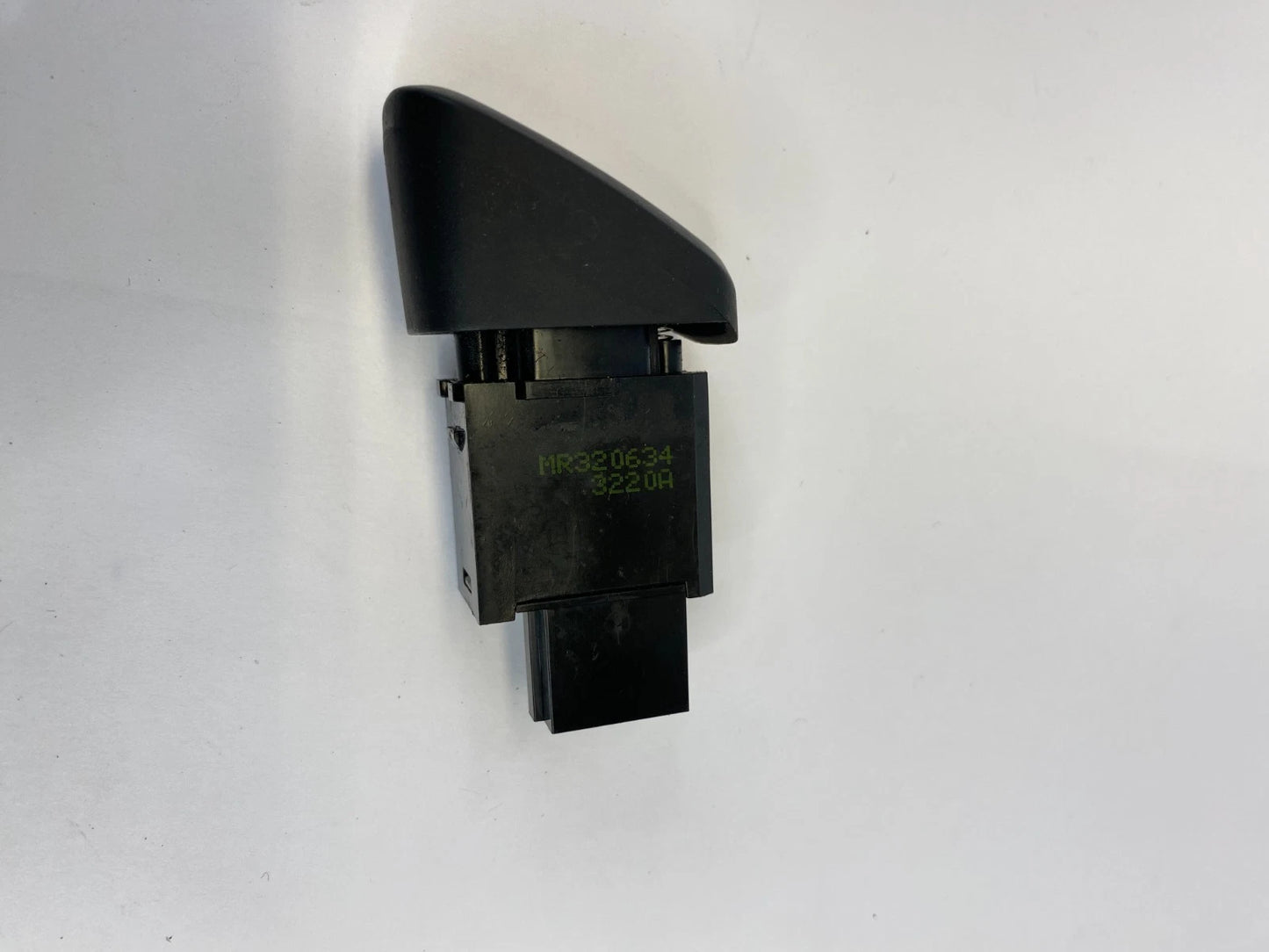 2000-2005 MITSUBISHI ECLIPSE EMERGENCY HAZARD LIGHT SWITCH BUTTON OEM MR320634