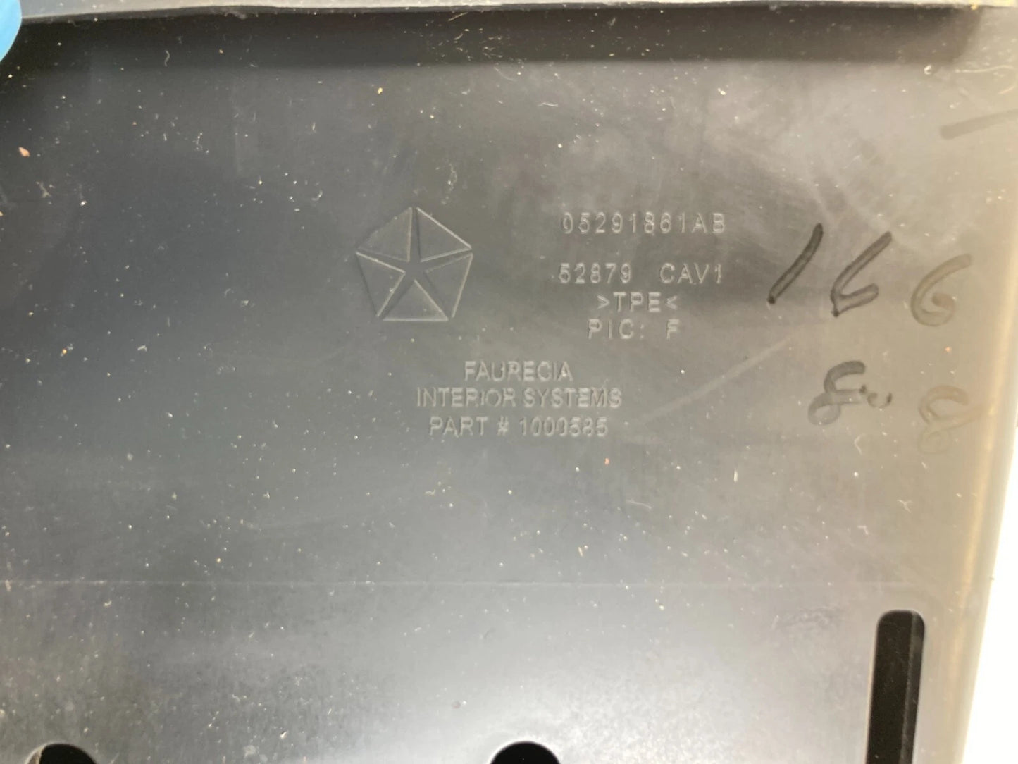 2008-2010 DODGE AVENGER UPPER GLOVE BOX COLD DRINKS COOLER INSERT 05291861 OEM