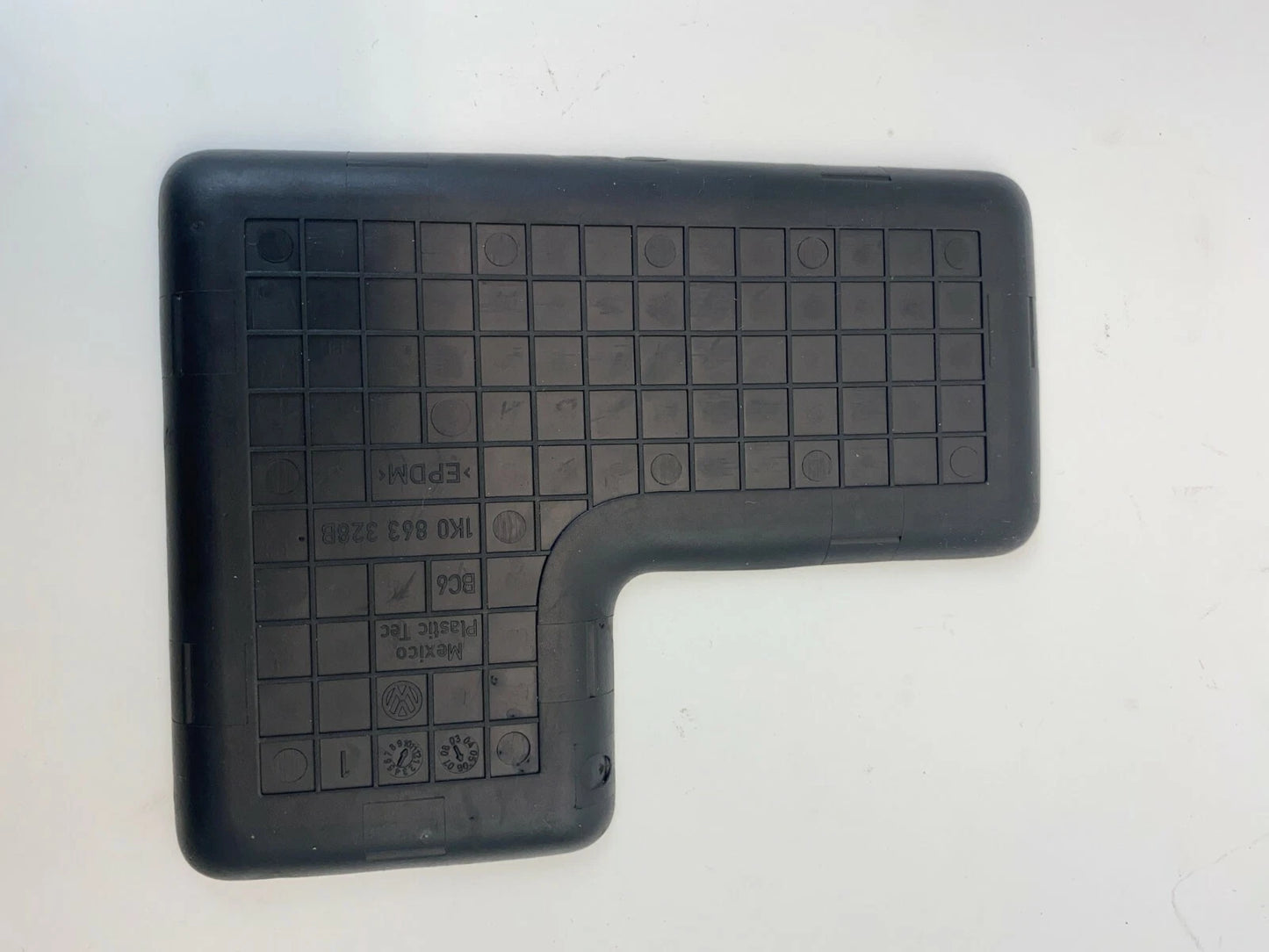 2005-2010 VOLKSWAGEN JETTA RABBIT GTI CENTER CONSOLE MAT RUBBER LINER INSERT OEM