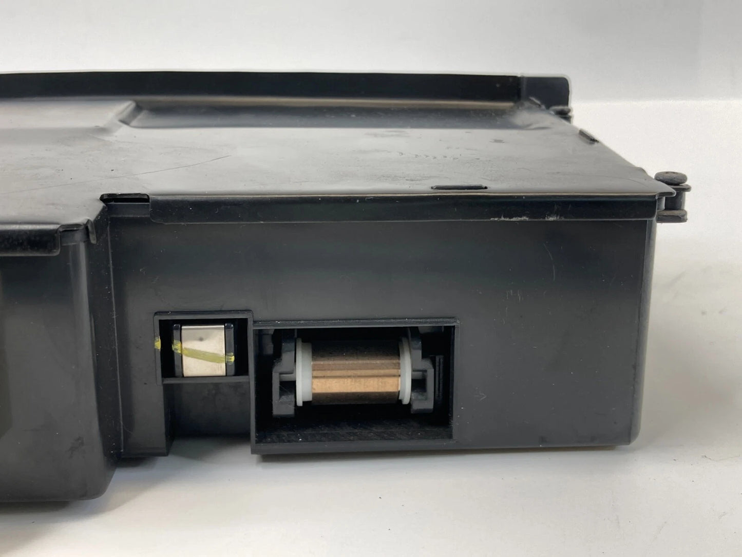 2003-2006 KIA SORENTO CENTER DASH ASHTRAY ASH TRAY COMPARTMENT 84550-3E000 OEM