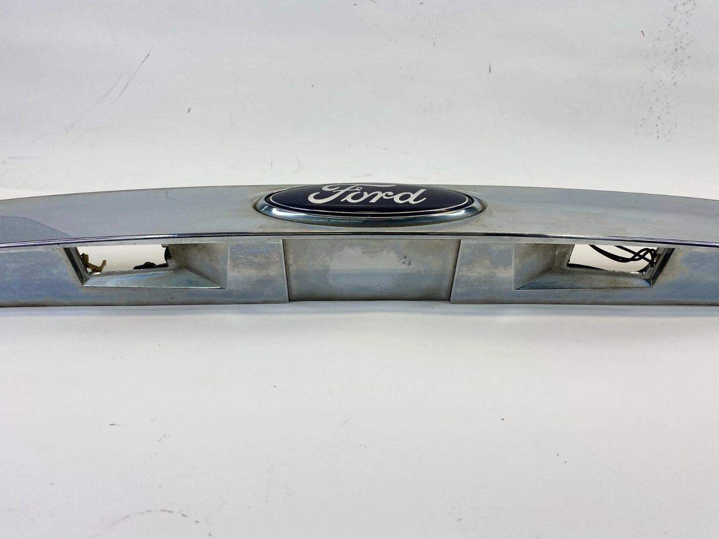 2013-2016 FORD ESCAPE LIFTGATE TAILGATE MOLDING TRIM LICENSE PANEL W/O CAMERA