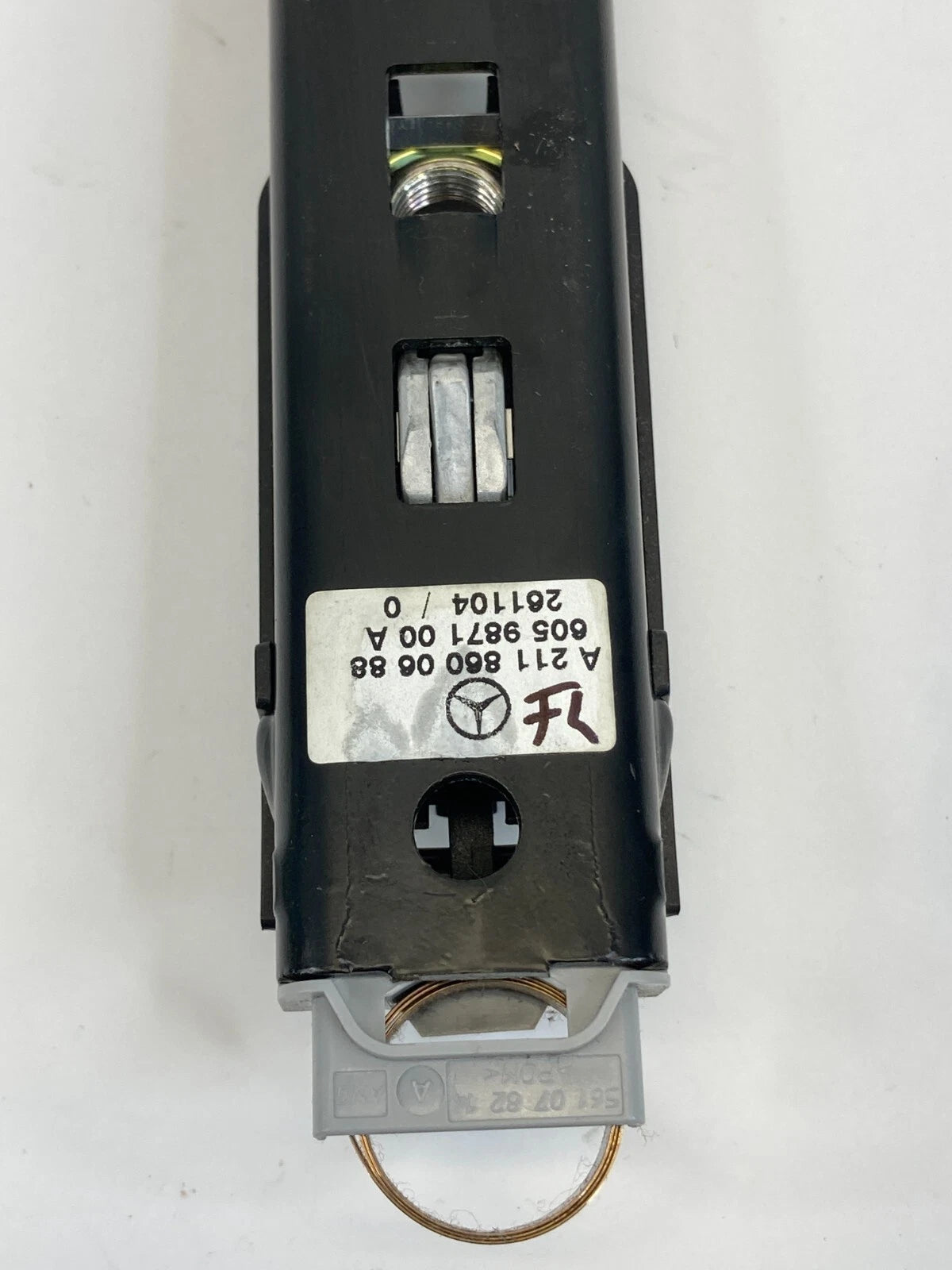 06 07 MERCEDES-BENZ ML500 FRONT LEFT SIDE SEAT BELT HEIGHT ADJUSTER A2118600688