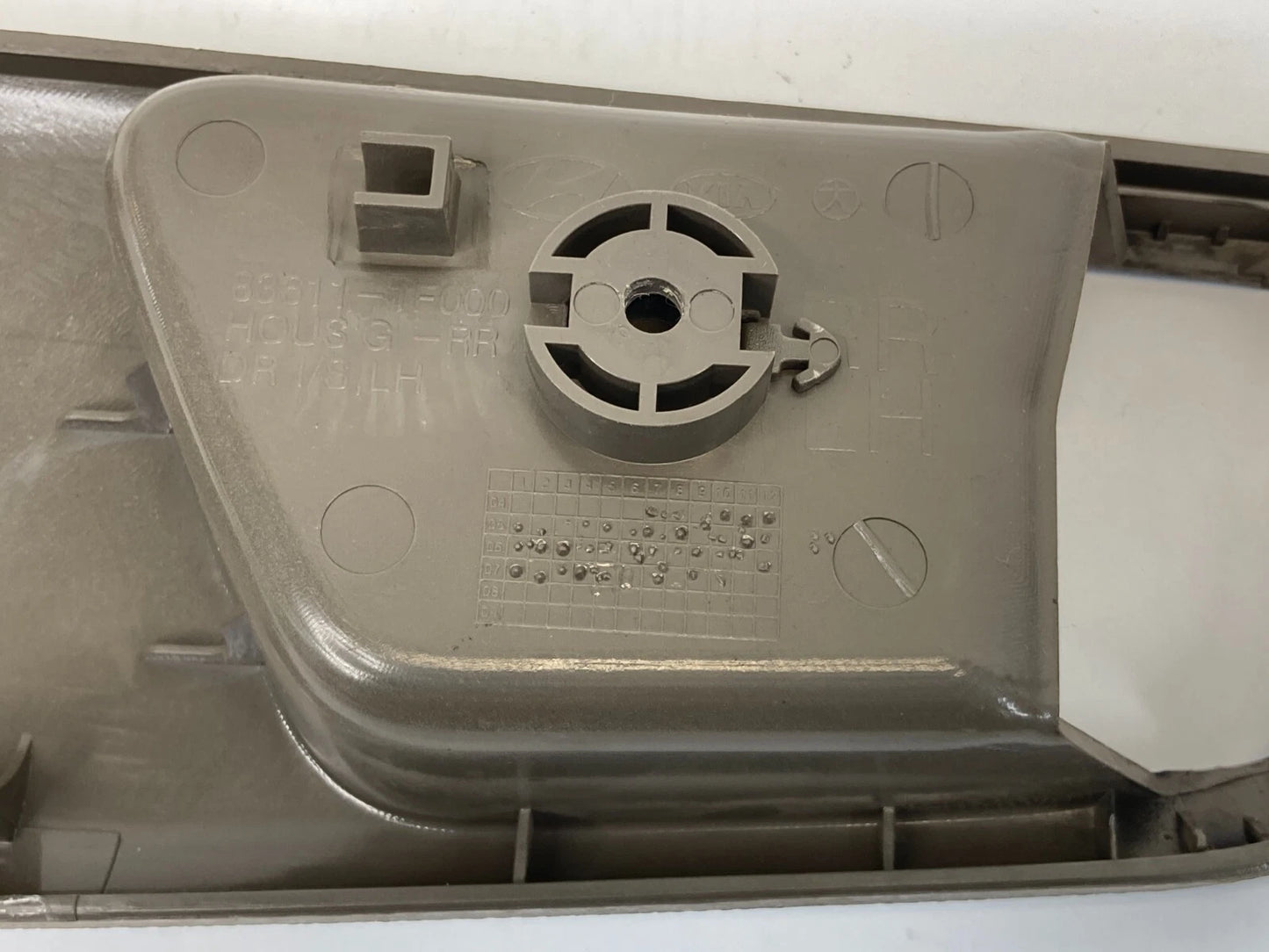 2005-2010 KIA SPORTAGE REAR LEFT INSIDE DOOR HANDLE TRIM BEZEL 83611-1F000 OEM