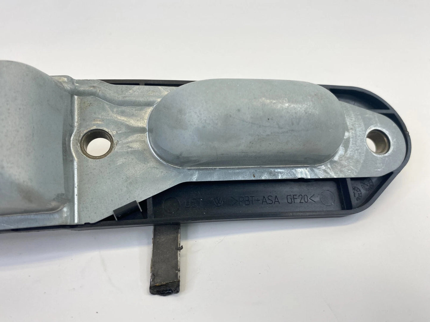2005-2010 VOLKSWAGEN JETTA REAR LICENSE PLATE LIGHT LAMP OPENER HANDLE COVER OEM