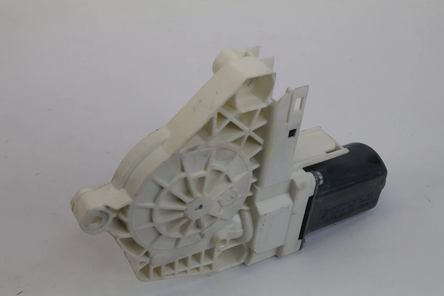 2011-2017 VW TOUAREG FRONT LEFT DOOR POWER WINDOW REGULATOR MOTOR OEM 8K0959801B