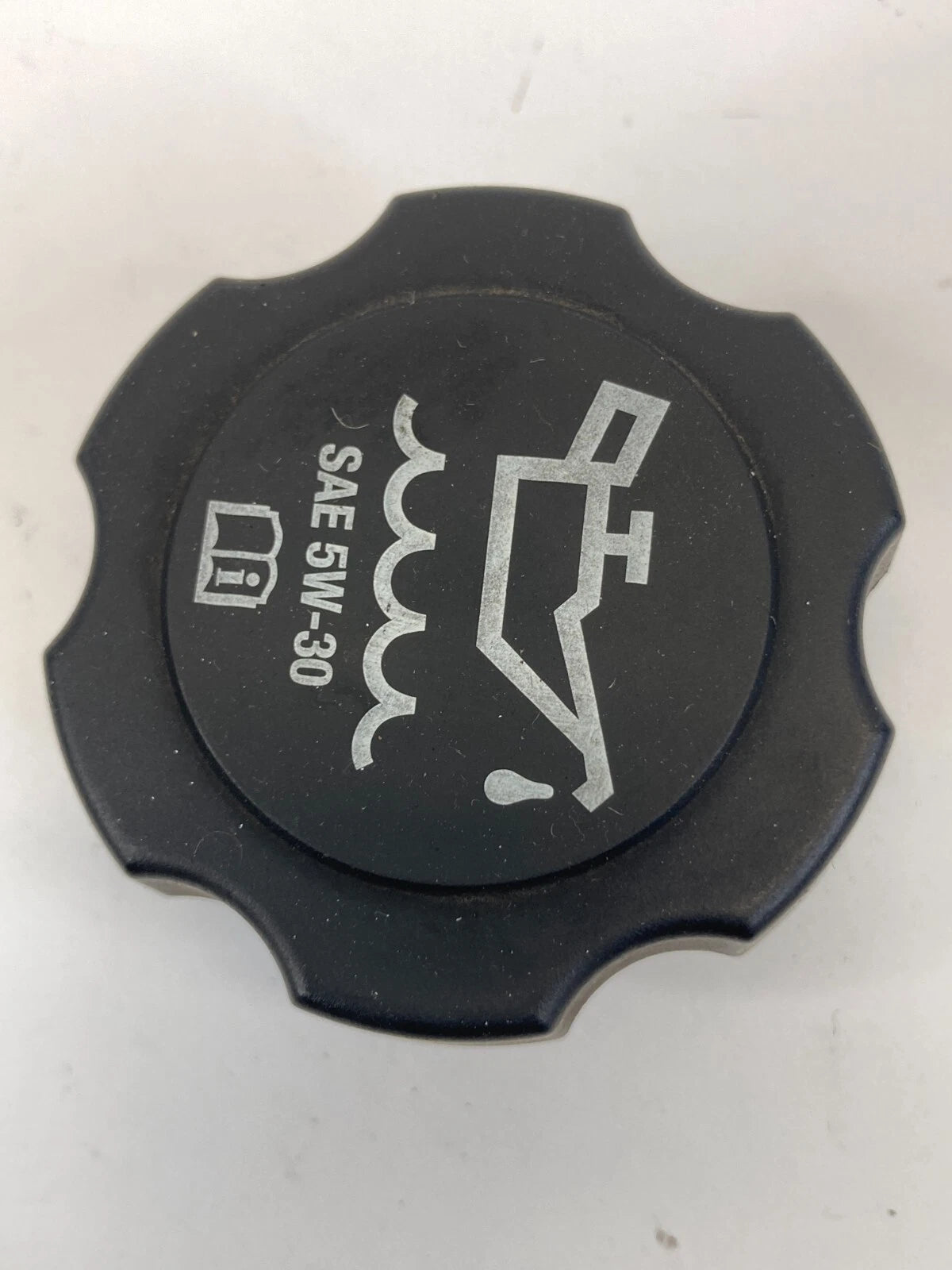 2002-2009 CHEVROLET TRAILBLAZER 4.2L ENGINE OIL FILLER CAP COVER LID SAE 5W-30