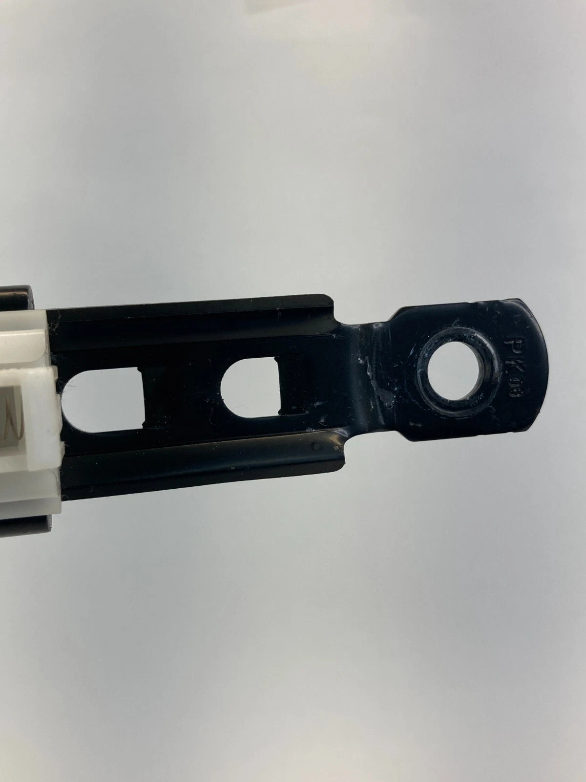 2007-2013 MITSUBISHI OUTLANDER FRONT RIGHT PASSENGER SEAT BELT HEIGHT ADJUSTER