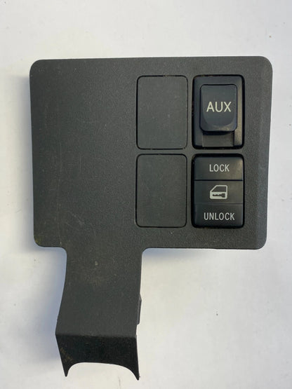 2007-2011 TOYOTA YARIS HATCHBACK CONSOLE DOOR LOCK SWITCH & AUX CONNECTOR PANEL
