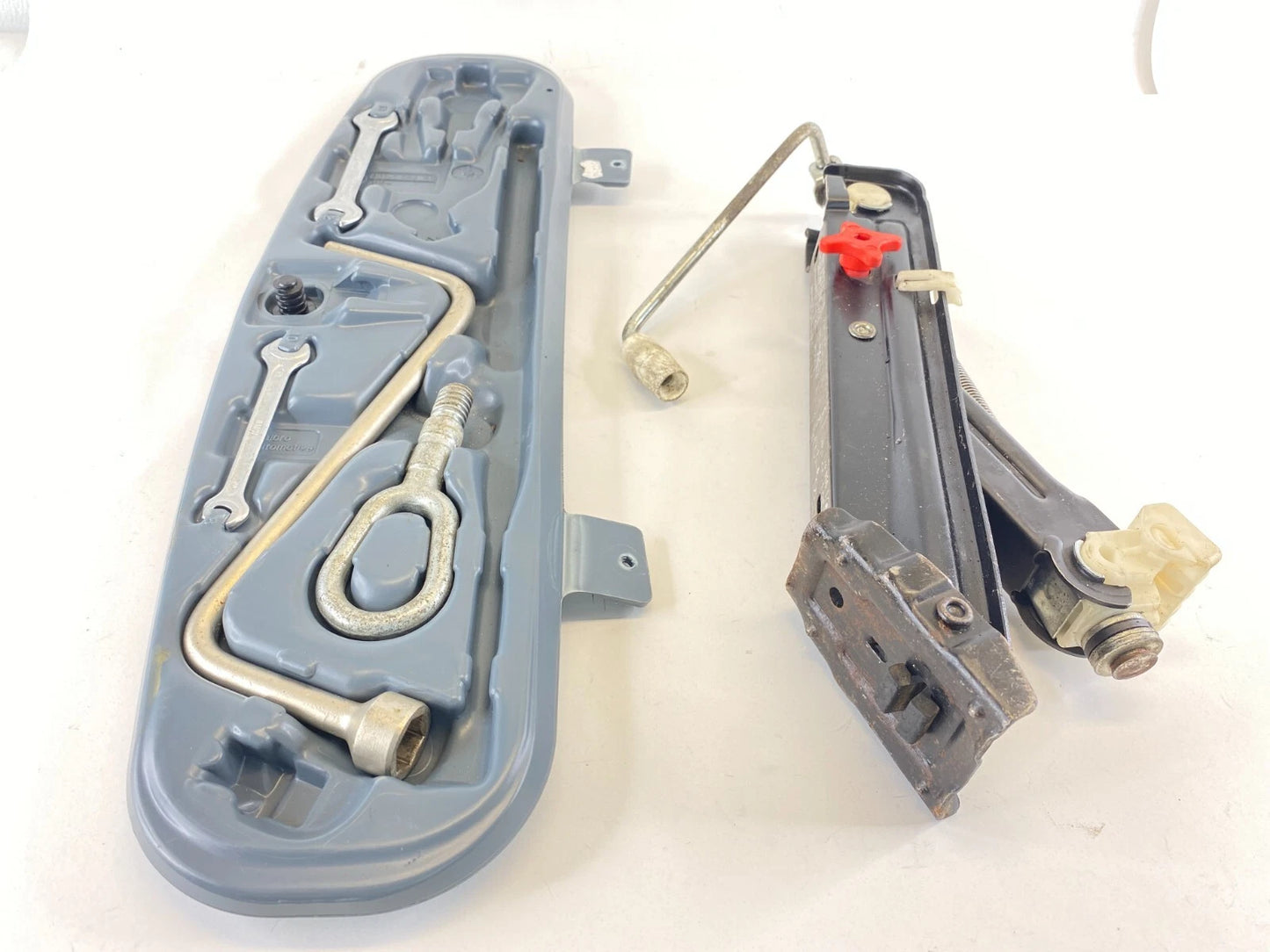 2001-2005 BMW 325I 325XI 330I 330XI SPARE TIRE EMERGENCY JACK LIFT W/ TOOLS OEM