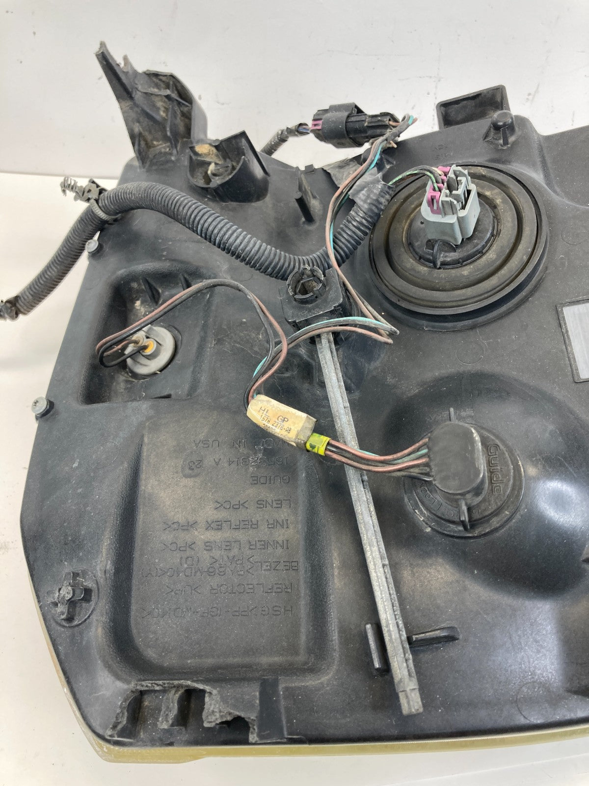 2007-2014 GMC Yukon Front Right Passenger Headlight Headlamp 16532814 OEM