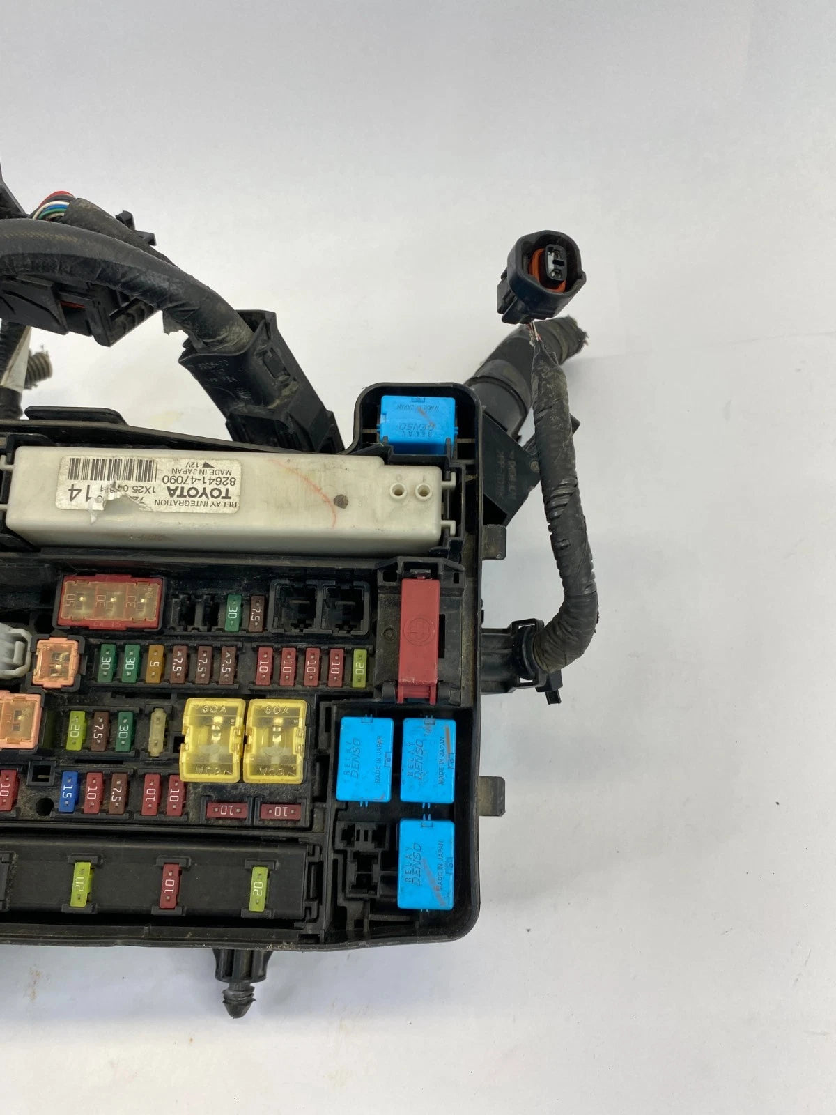 2011-2015 TOYOTA PRIUS ENGINE INTEGRATION RELAY FUSE BOX BLOCK OEM 82641-47090