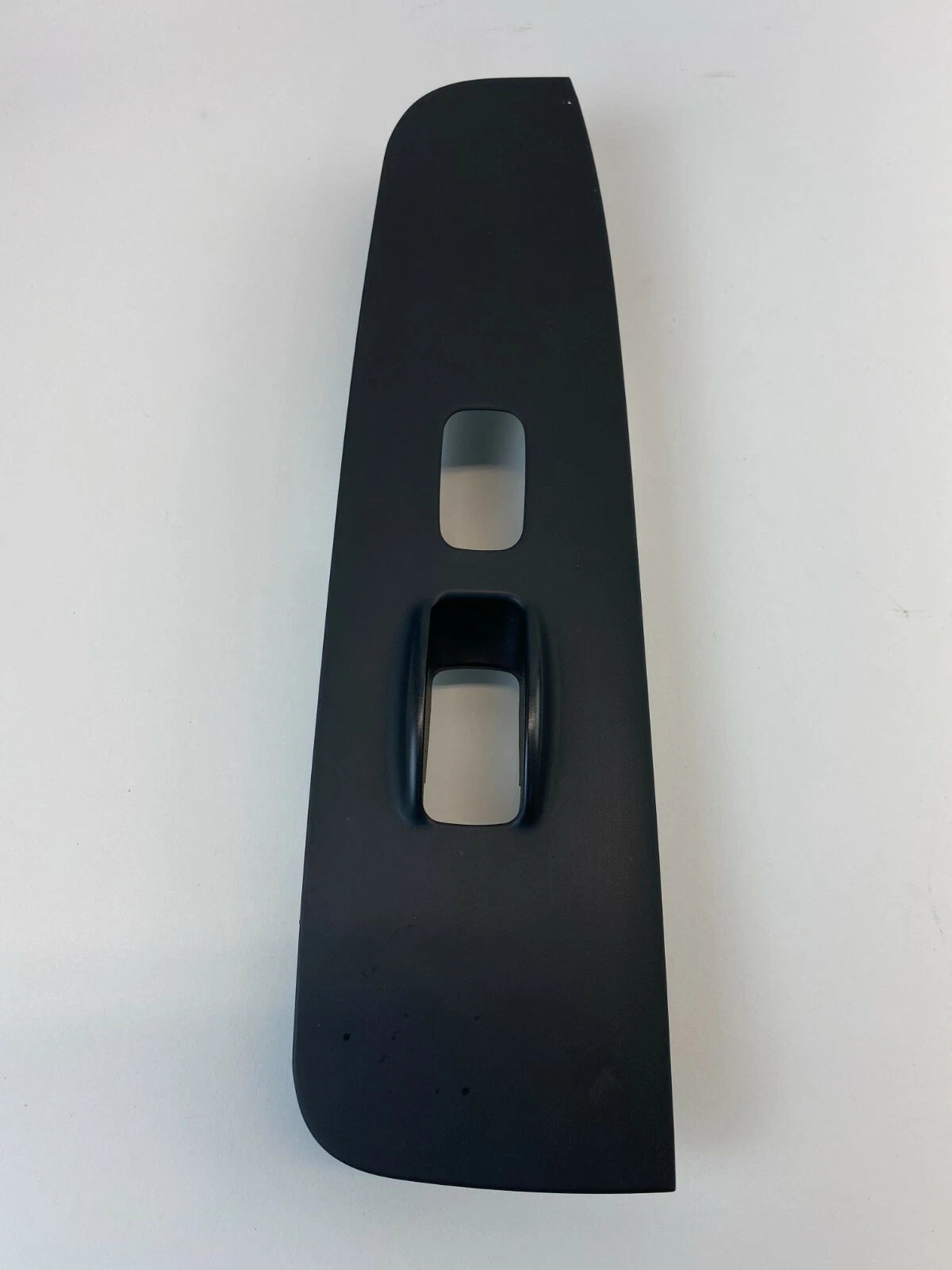 2004 2005 2006 KIA AMANTI SEDAN FRONT RIGHT SIDE WINDOW SWITCH BEZEL TRIM COVER
