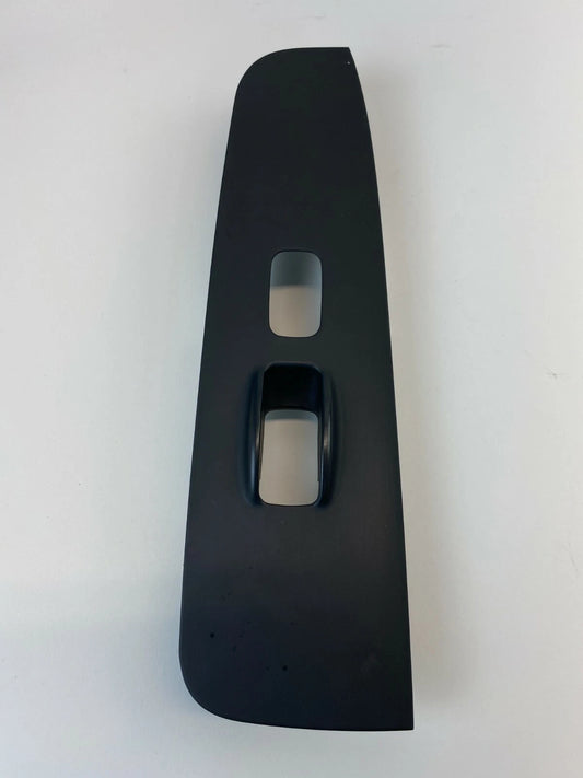 2004 2005 2006 KIA AMANTI SEDAN FRONT RIGHT SIDE WINDOW SWITCH BEZEL TRIM COVER