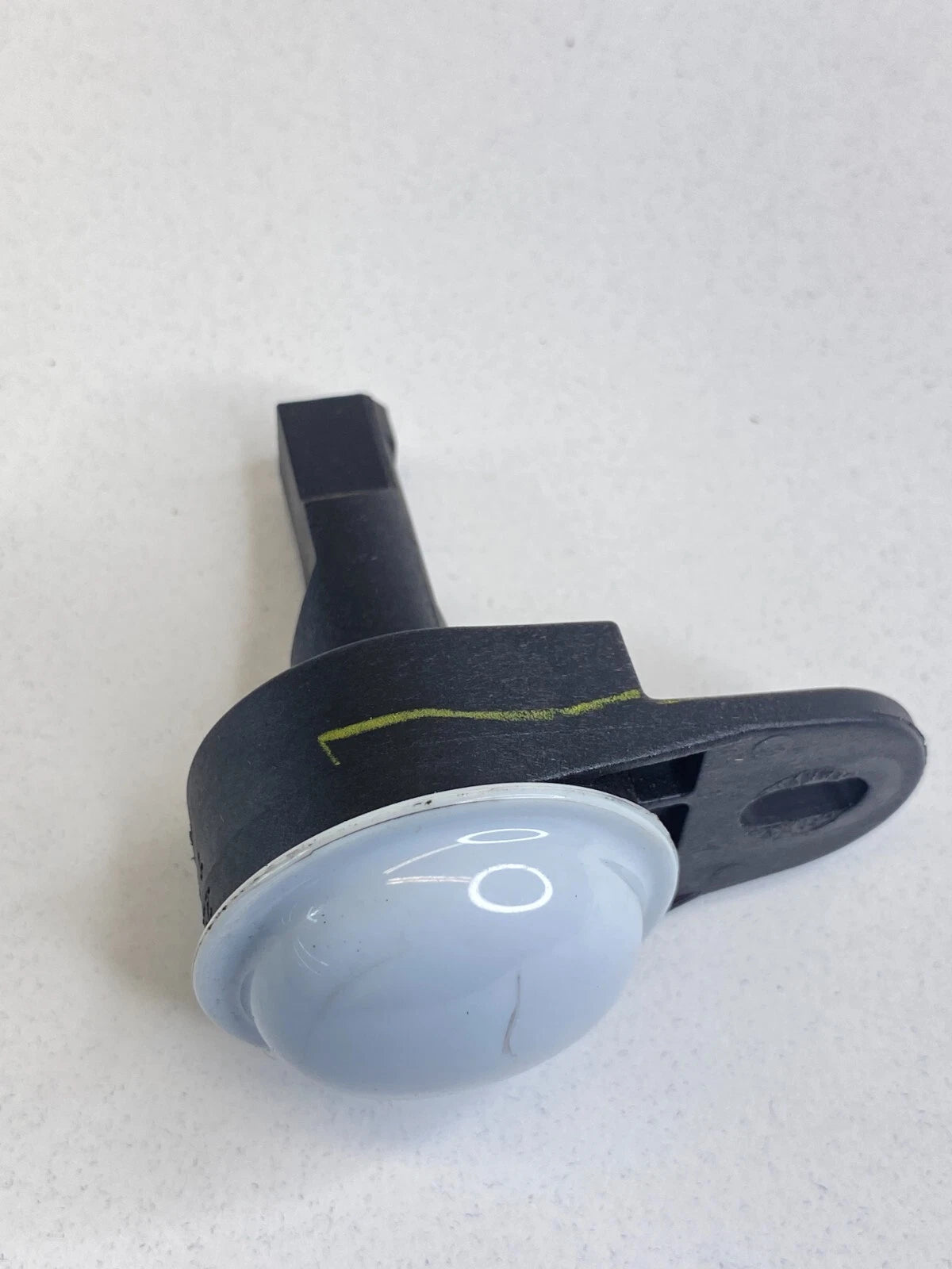 2005-2010 05-10 JEEP CHEROKEE FRONT UNDER DASH DASHBOARD COURTESY LIGHT LAMP